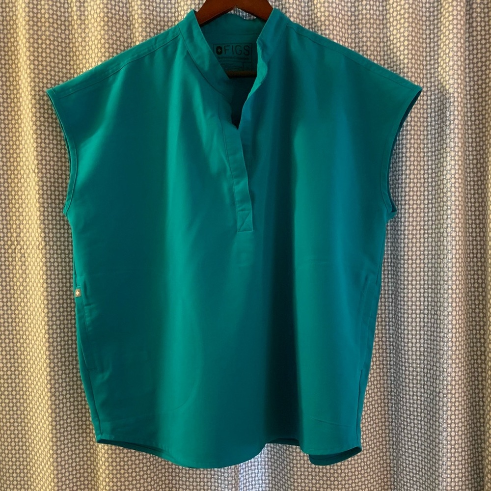 NWOT Figs Rafaela Oversized Scrub Top in Limited Edition Teal